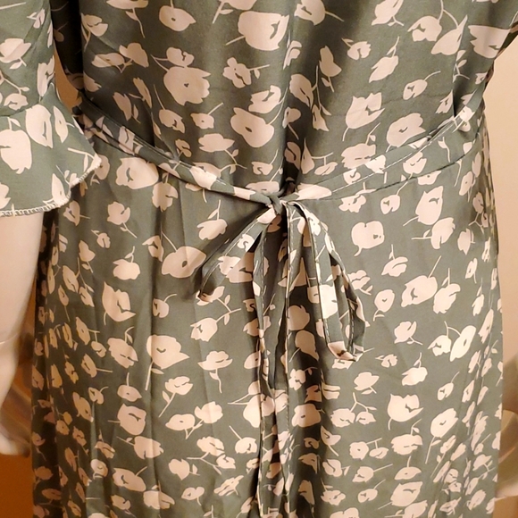 NEW Floral Wrap Dress - Picture 7 of 11